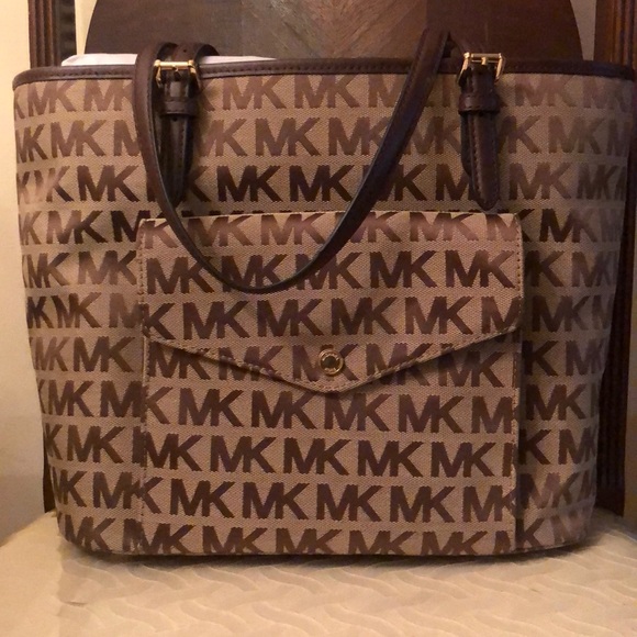 Michael Kors Jet Set Tote - Picture 1 of 6